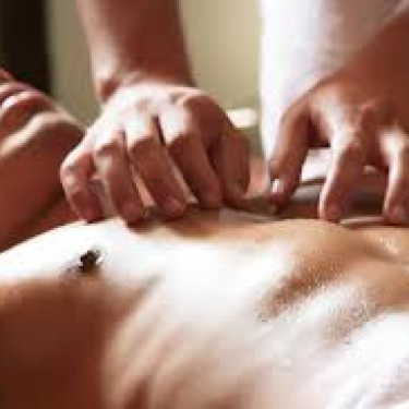 Massagista Passivo Meigo Quarento Faz Massagem a Ativos.